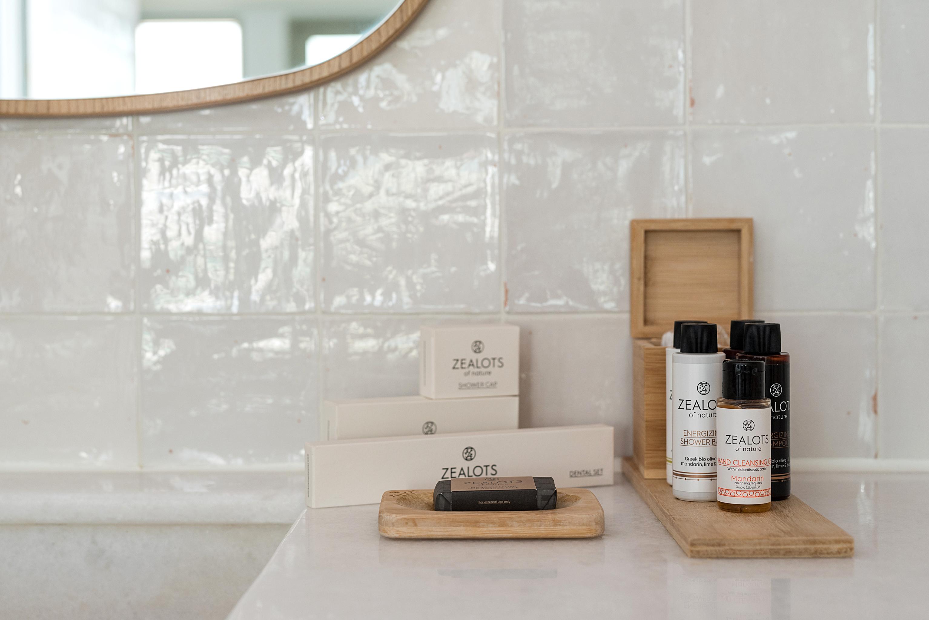 Готель Coco-Mat Athens Jumelle Екстер'єр фото A selection of amenities by ZEALOTS