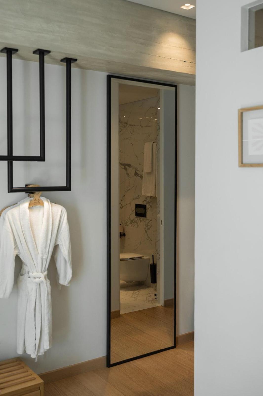 Готель Coco-Mat Athens Jumelle Екстер'єр фото A bathrobe hanging on a hanger