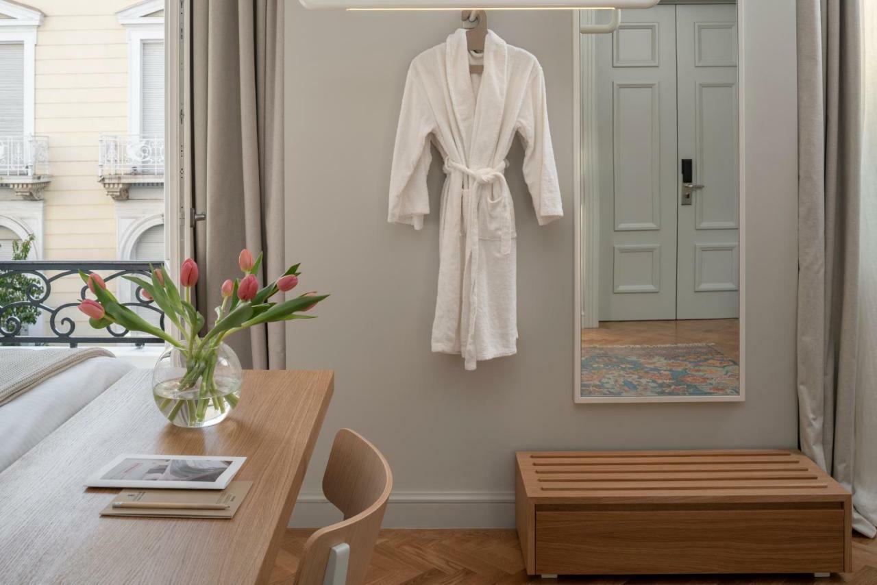 Готель Coco-Mat Athens Jumelle Екстер'єр фото A bathrobe hanging on a wall